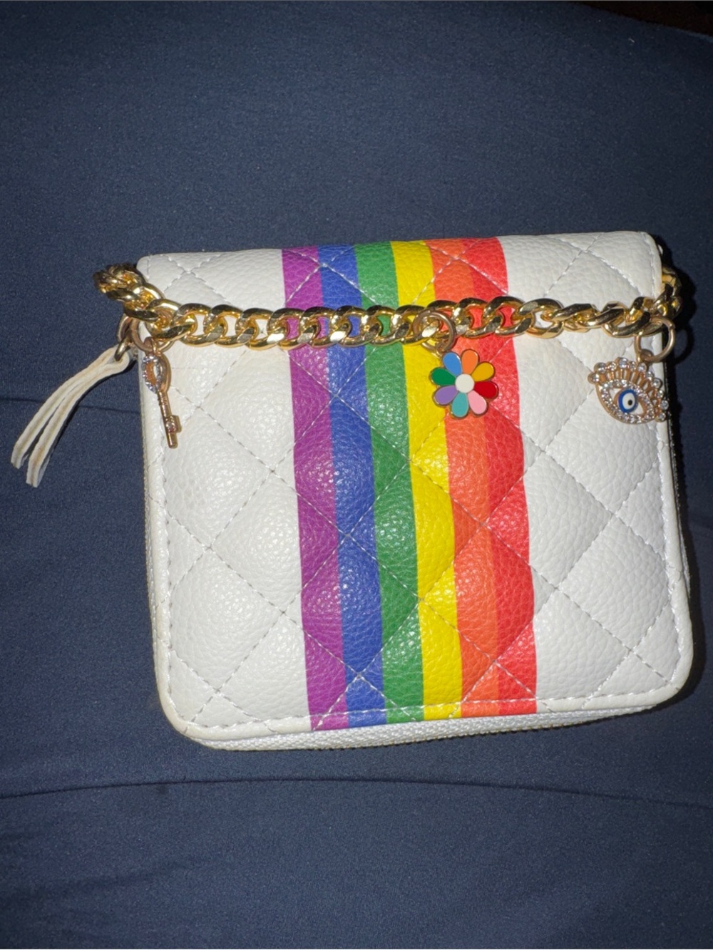 Claire’s White Rainbow Quilted Puffer Wallet Rainbow Stripes Gold Chain 3 Charms